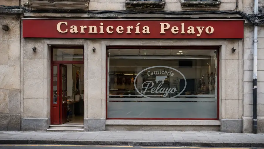 Rótulo de fachada de Carniceria Pelayo fabricado e instalado por Pingraf en Asturias