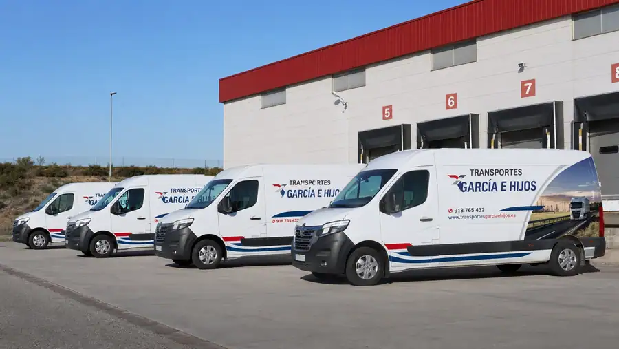 Flota de vehículos rotulados de Transportes García en Asturias